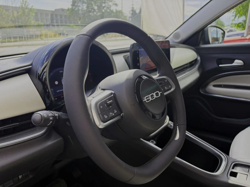 Fiat 600 LA PRIMA 1.2 145 hp FWD MHEV 6DCT, снимка 8 - Автомобили и джипове - 51910132