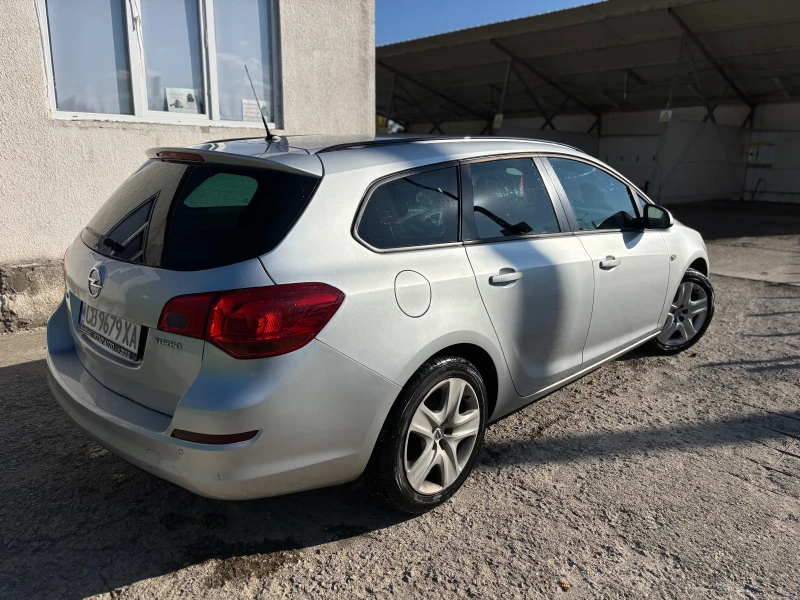 Opel Astra J 1.4 140hp, снимка 4 - Автомобили и джипове - 52647486