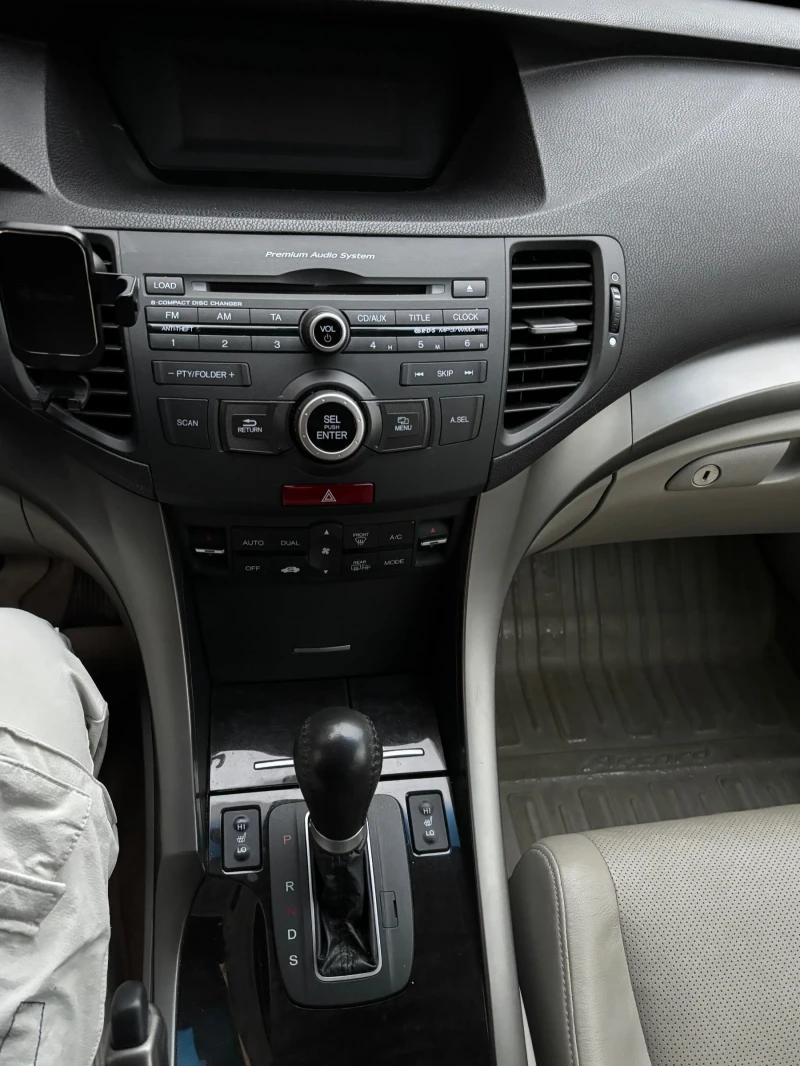 Honda Accord 2.4 i   шибидах  кожа  автоматик, снимка 11 - Автомобили и джипове - 52486612