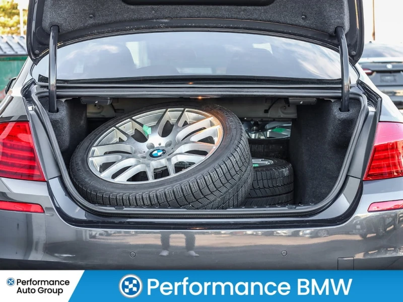 BMW 550 * 550i xDrive | Premium | Technology | M Sport * C, снимка 11 - Автомобили и джипове - 52772794