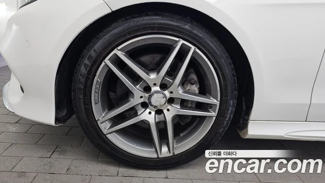 Mercedes-Benz E 350 d 4MATIC AMG| 360| ОБДУХВАНЕ| ПАНОРАМА| ПАМЕТ, снимка 15 - Автомобили и джипове - 55888685