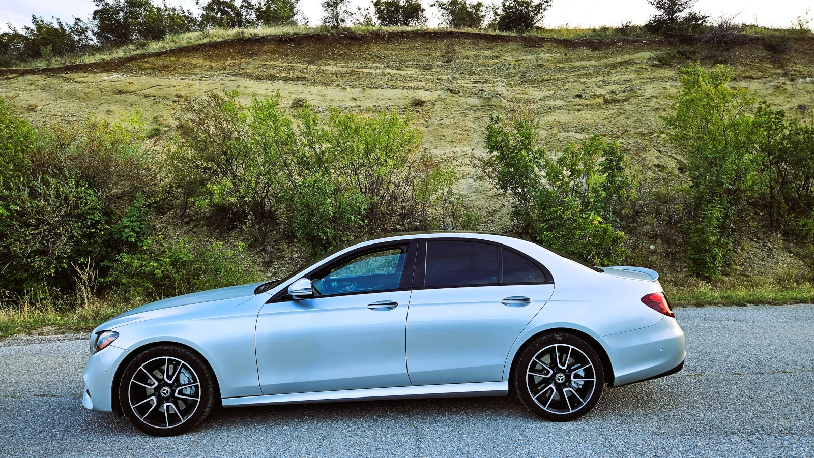 Mercedes-Benz E 400 AMG Line - изображение 5