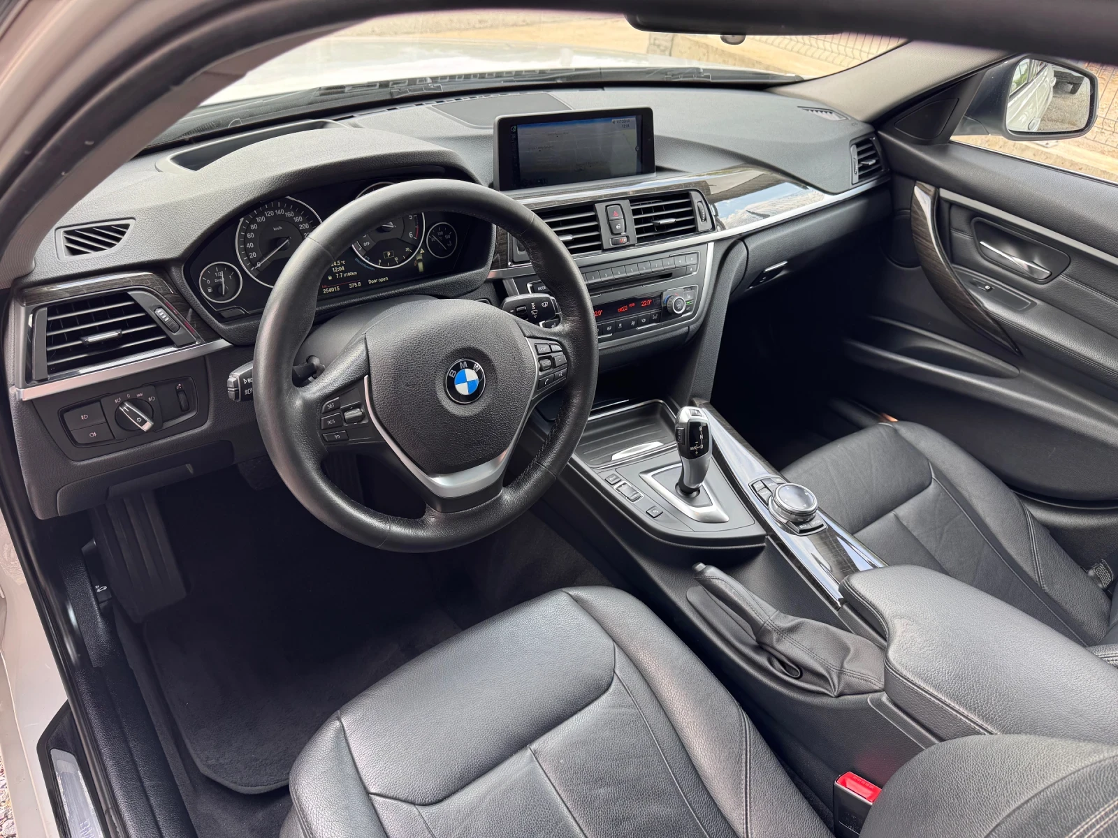 BMW 320 d X-Drive * LUXURY* Head Up* ПАНОРАМА* КАМЕРА* ТЕГ - изображение 9