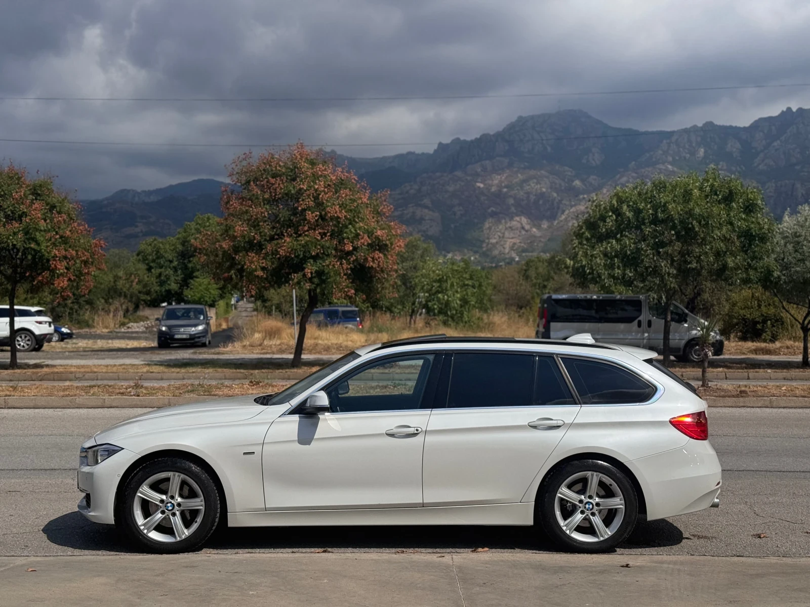 BMW 320 d X-Drive * LUXURY* Head Up* ПАНОРАМА* КАМЕРА* ТЕГ - изображение 2