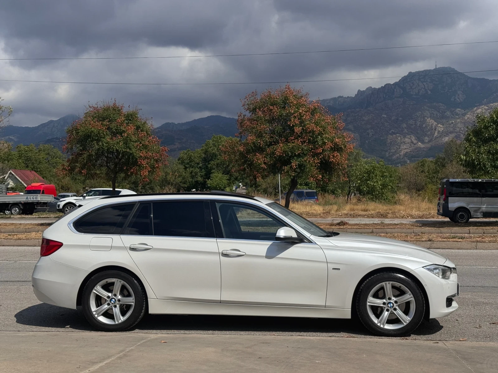 BMW 320 d X-Drive * LUXURY* Head Up* ПАНОРАМА* КАМЕРА* ТЕГ - изображение 6