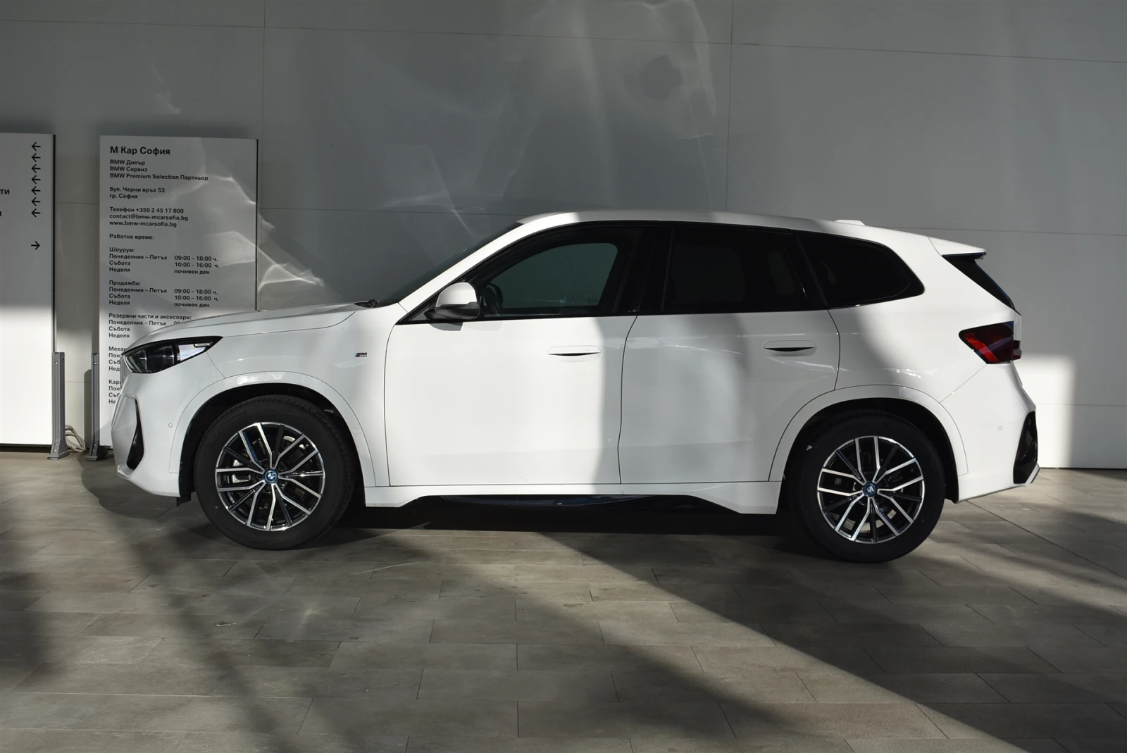 BMW iX1 xDrive30 - изображение 3