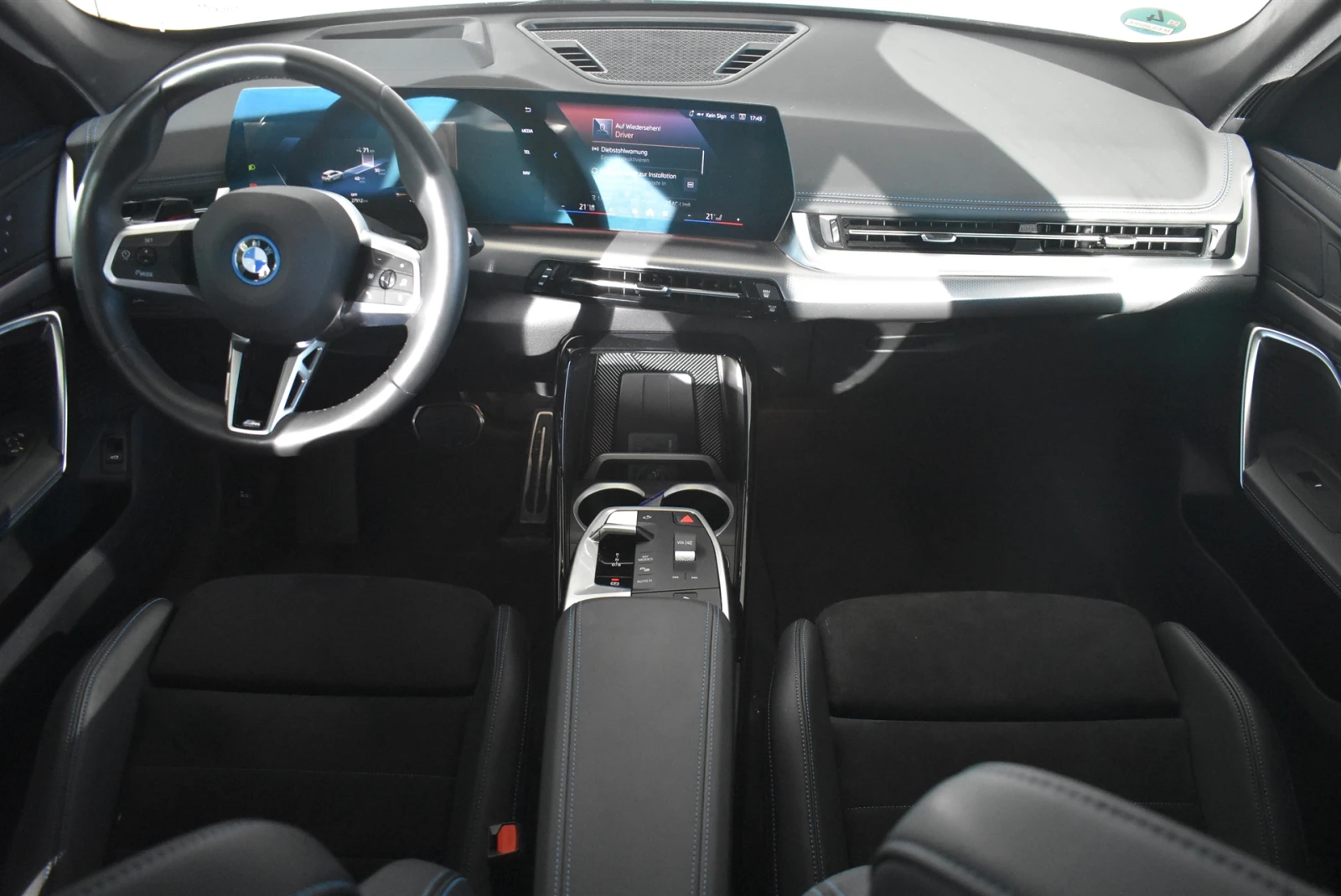 BMW iX1 xDrive30 - изображение 6