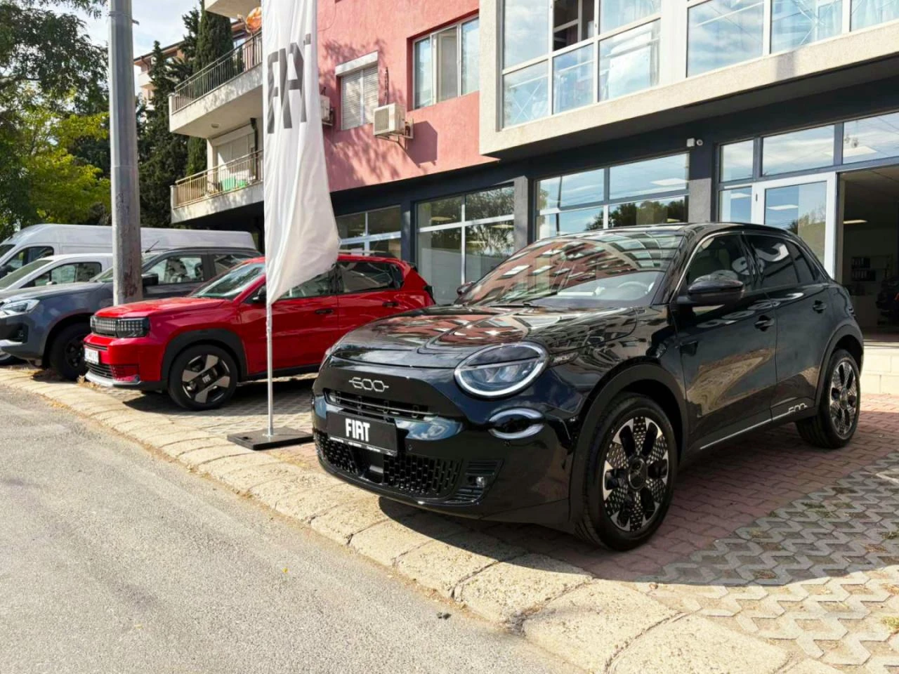 Fiat 600 LA PRIMA 1.2 145 hp FWD MHEV 6DCT - изображение 2