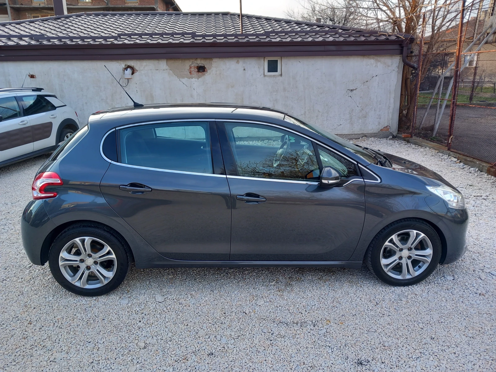 Peugeot 208 1.4i NAVI 95кс, снимка 6 - Автомобили и джипове - 53840410