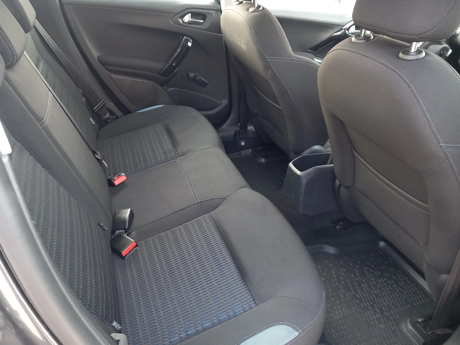 Peugeot 208 1.4i NAVI 95кс, снимка 13 - Автомобили и джипове - 53840410