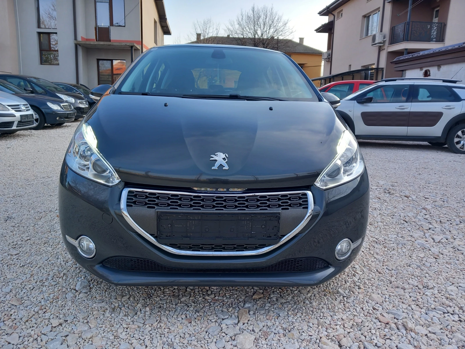 Peugeot 208 1.4i NAVI 95кс, снимка 8 - Автомобили и джипове - 53840410