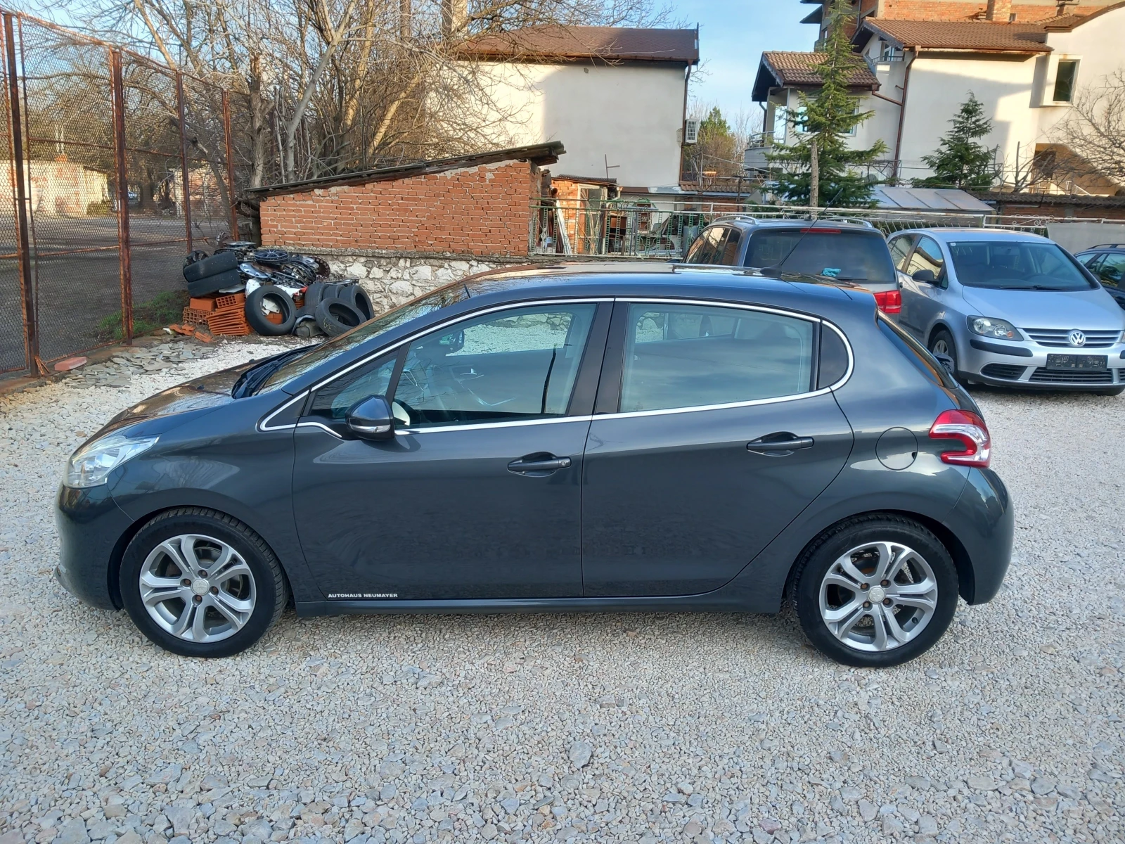 Peugeot 208 1.4i NAVI 95кс, снимка 2 - Автомобили и джипове - 53840410
