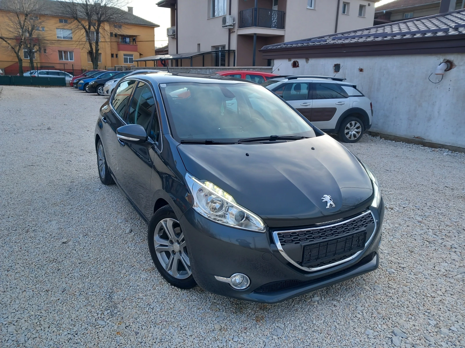 Peugeot 208 1.4i NAVI 95кс, снимка 7 - Автомобили и джипове - 53840410