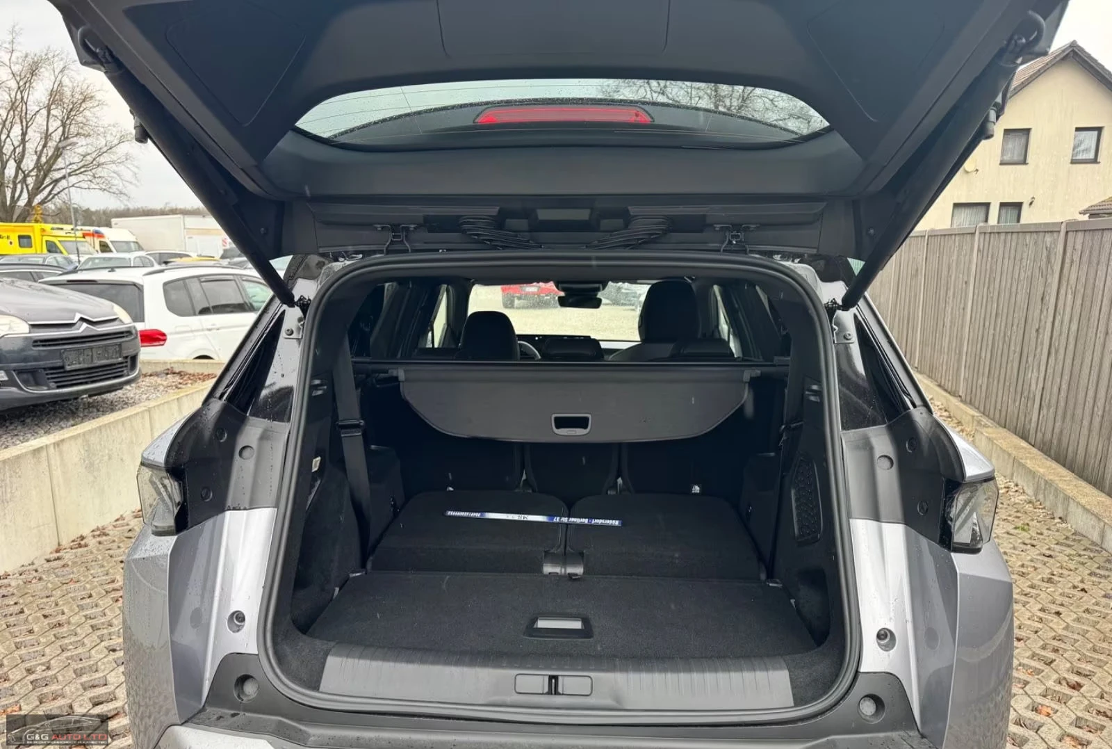 Peugeot 5008 1.2MHEV/145HP/GT-LINE/7S/AHK/360/MEMO/CPLAY/225q, снимка 15 - Автомобили и джипове - 54341413