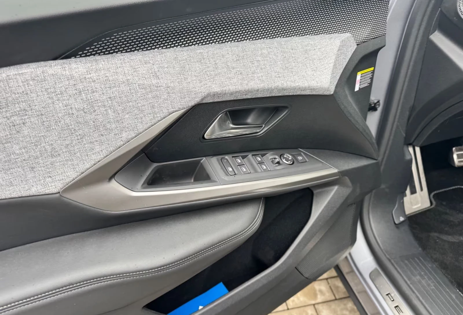 Peugeot 5008 1.2MHEV/145HP/GT-LINE/7S/AHK/360/MEMO/CPLAY/225q, снимка 13 - Автомобили и джипове - 54341413
