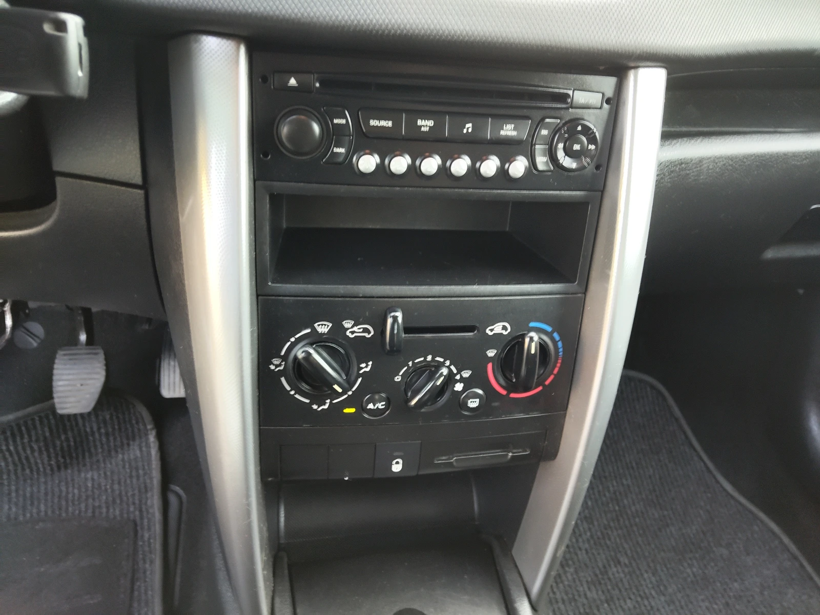 Peugeot 207 1, 4i РЕГИСТРИРАНА, снимка 8 - Автомобили и джипове - 54862902