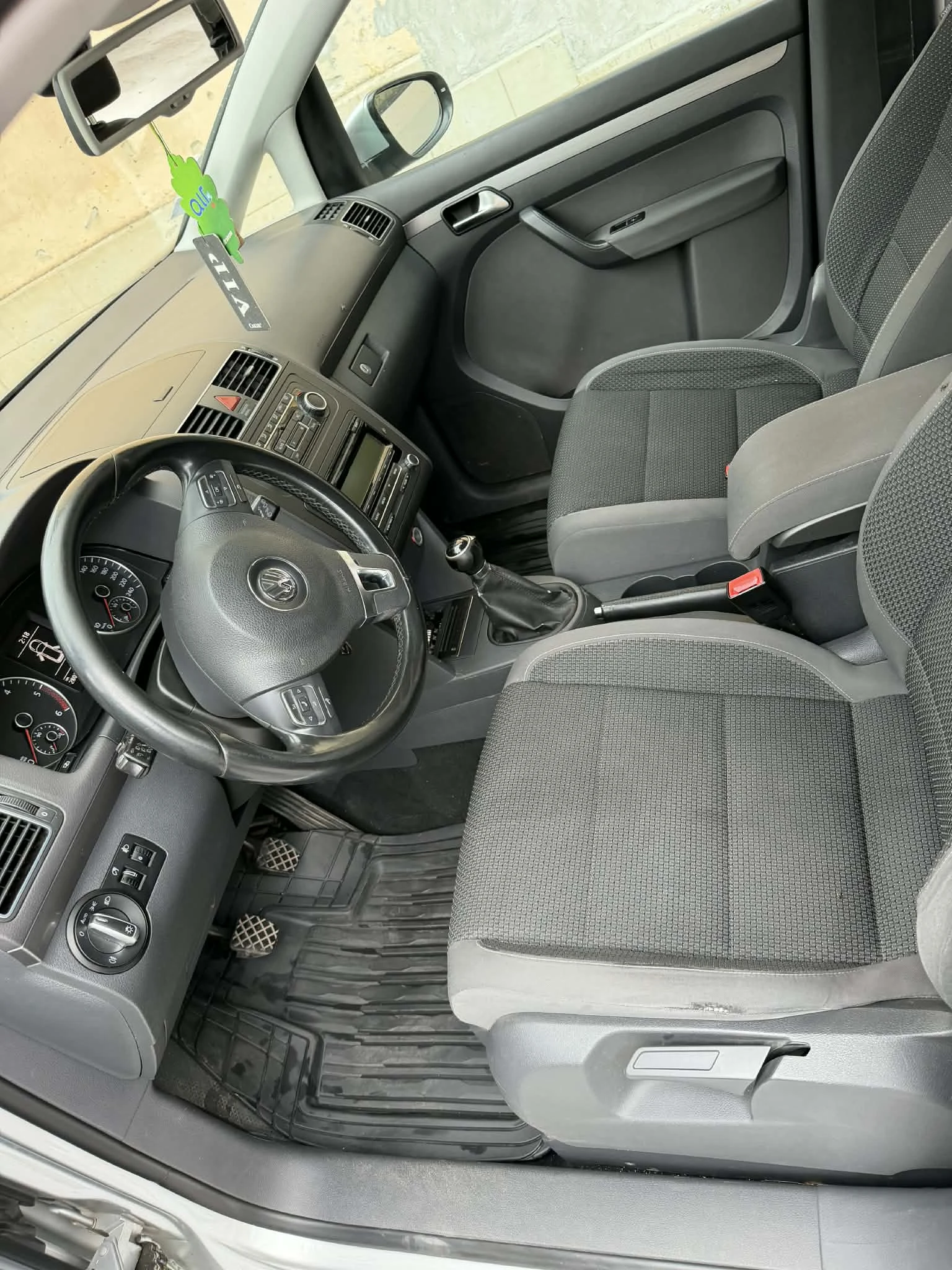 VW Touran 1.6, снимка 6 - Автомобили и джипове - 55013052