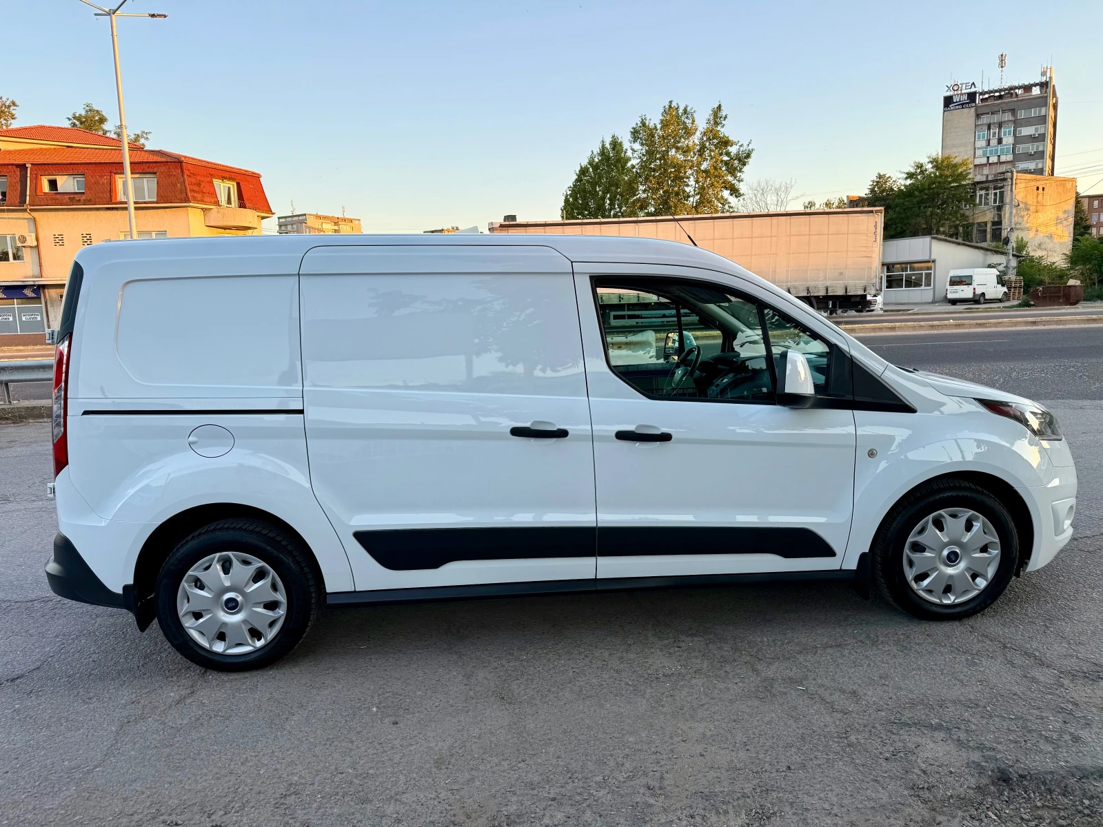 Ford Connect 1.5 TDCi  MAXI EVRO6, снимка 6 - Автомобили и джипове - 55740011