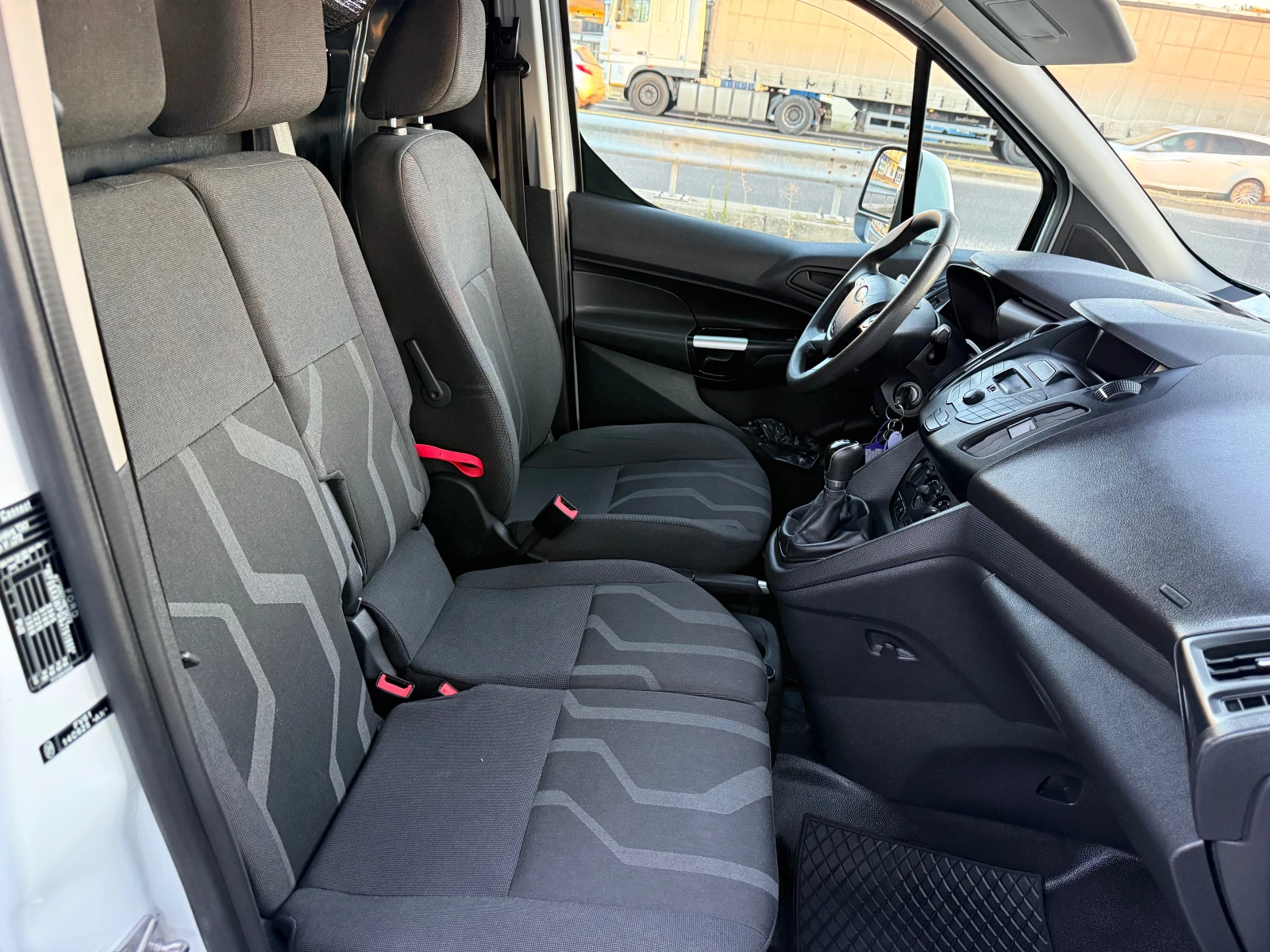 Ford Connect 1.5 TDCi  MAXI EVRO6, снимка 12 - Автомобили и джипове - 55740011