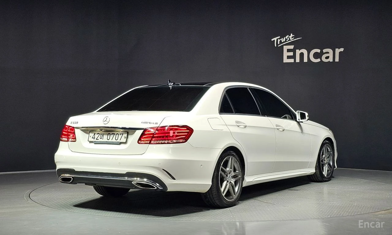 Mercedes-Benz E 350 d 4MATIC AMG| 360| ОБДУХВАНЕ| ПАНОРАМА| ПАМЕТ, снимка 2 - Автомобили и джипове - 55888685