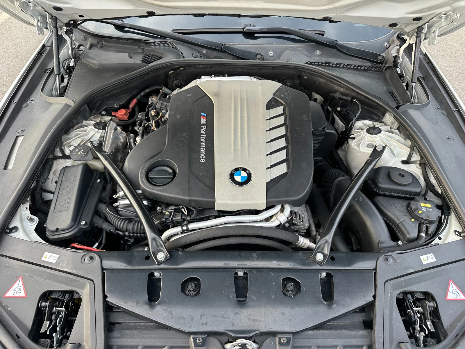 BMW 550 M-Performance, снимка 17 - Автомобили и джипове - 56131874