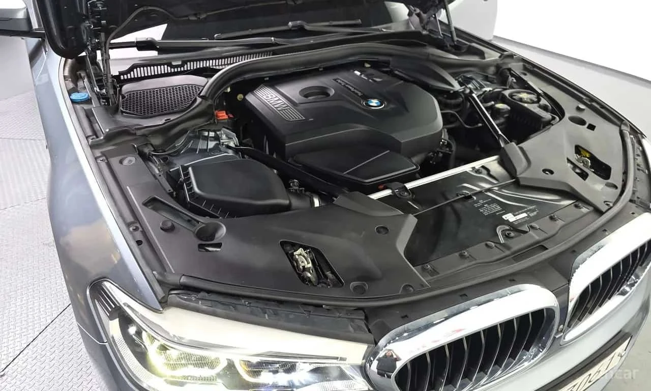 BMW 530 * 530i M Sport Package Plus * ЦЕНА ДО БГ, снимка 17 - Автомобили и джипове - 56313445