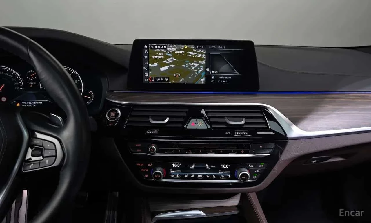 BMW 530 * 530i M Sport Package Plus * ЦЕНА ДО БГ, снимка 12 - Автомобили и джипове - 56313445