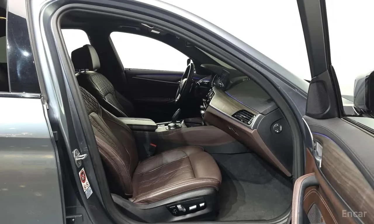 BMW 530 * 530i M Sport Package Plus * ЦЕНА ДО БГ, снимка 5 - Автомобили и джипове - 56313445
