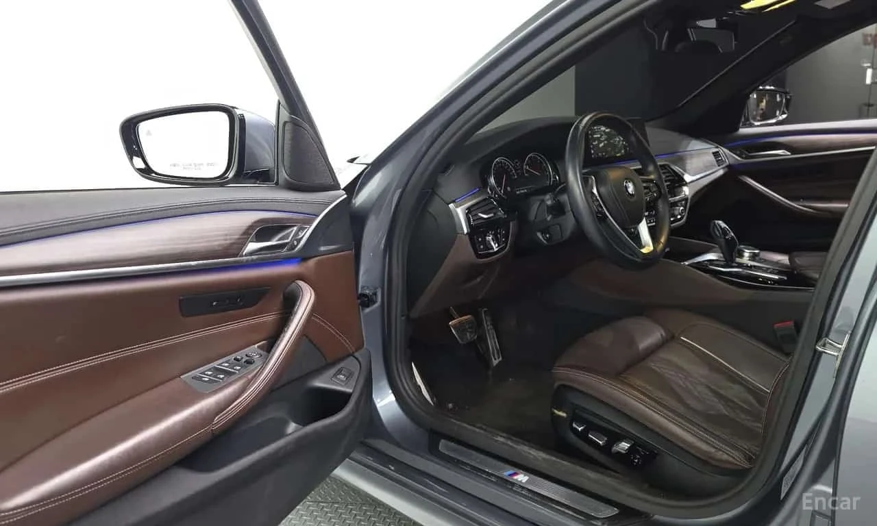BMW 530 * 530i M Sport Package Plus * ЦЕНА ДО БГ, снимка 6 - Автомобили и джипове - 56313445