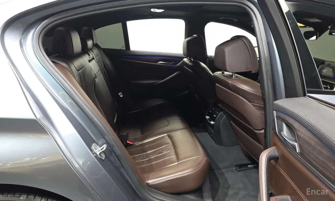 BMW 530 * 530i M Sport Package Plus * ЦЕНА ДО БГ, снимка 11 - Автомобили и джипове - 56313445