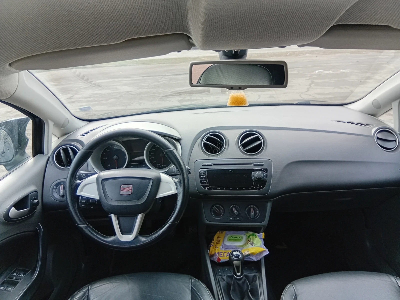 Seat Ibiza 1.2 TDI  75 кс., снимка 10 - Автомобили и джипове - 56737730