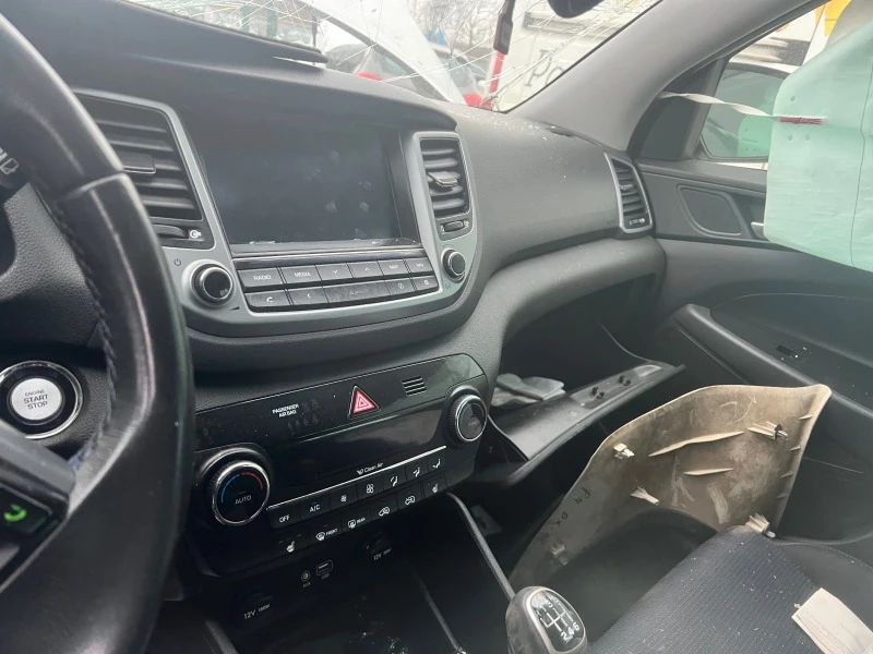 Hyundai Tucson 1.7 crdi, снимка 4 - Автомобили и джипове - 44369116