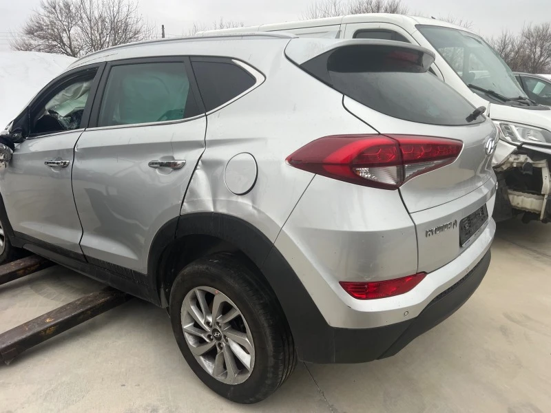 Hyundai Tucson 1.7 crdi, снимка 3 - Автомобили и джипове - 44369116