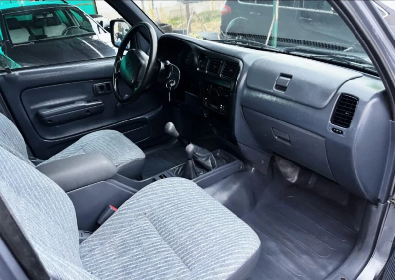 Toyota Hilux 2.4 TD , снимка 10 - Автомобили и джипове - 47694016