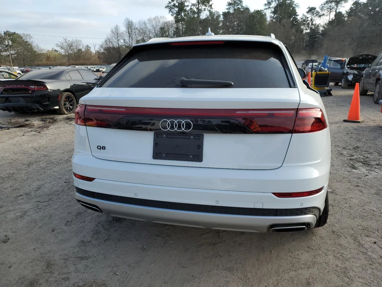 Audi Q8 Premium Plus* B&O* Matrix* 360* Head-Up* Въздух*  - изображение 4