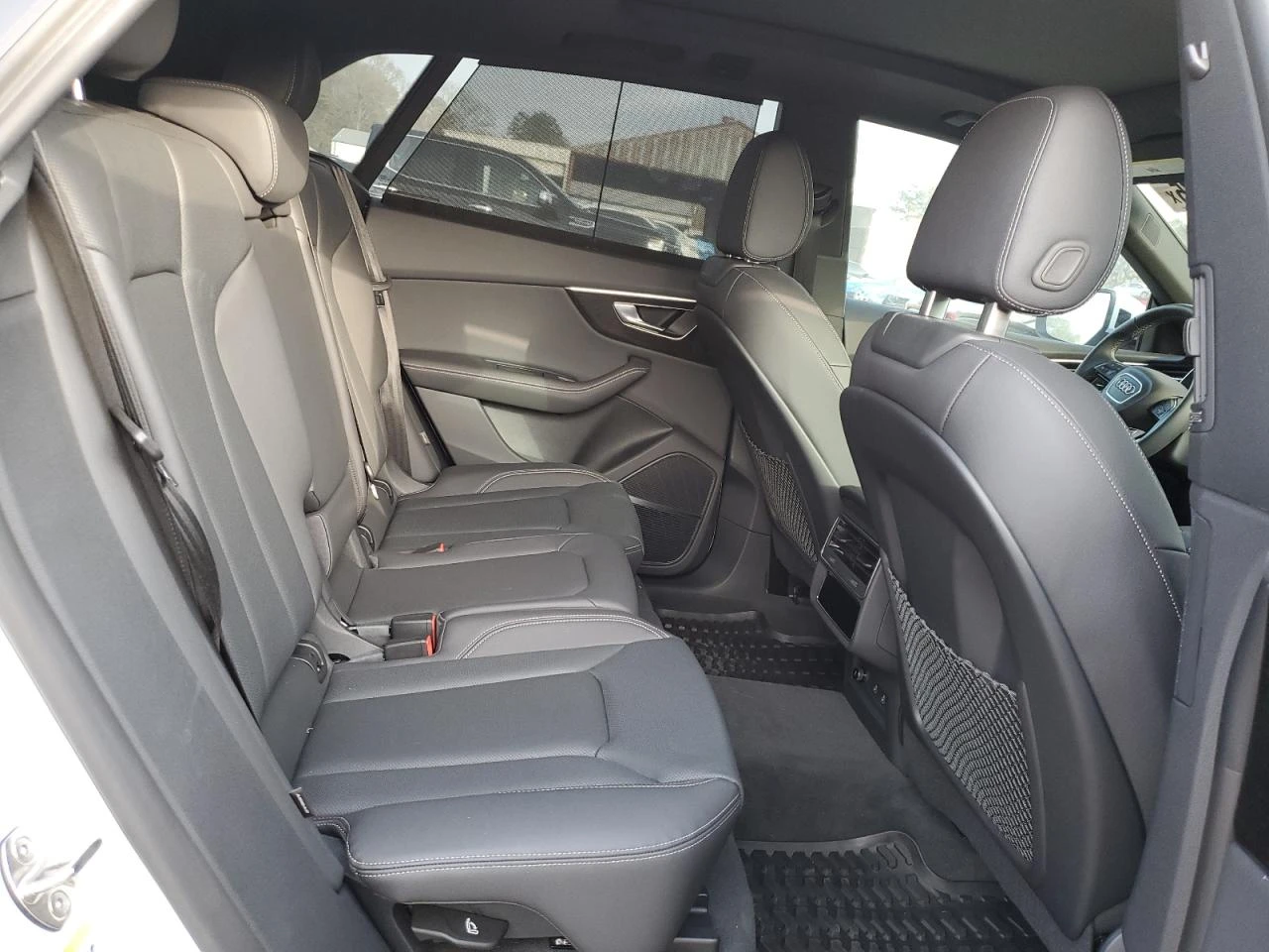 Audi Q8 Premium Plus* B&O* Matrix* 360* Head-Up* Въздух*  - изображение 10
