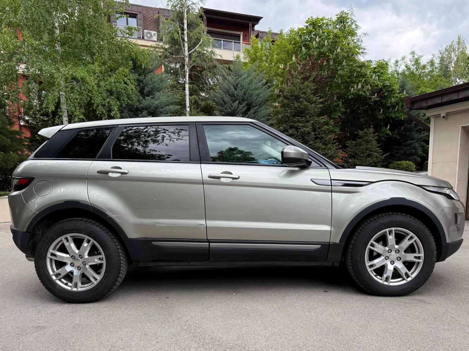 Land Rover Range Rover Evoque 2.2, АВТОМАТИК + пълна сервизна история - изображение 5