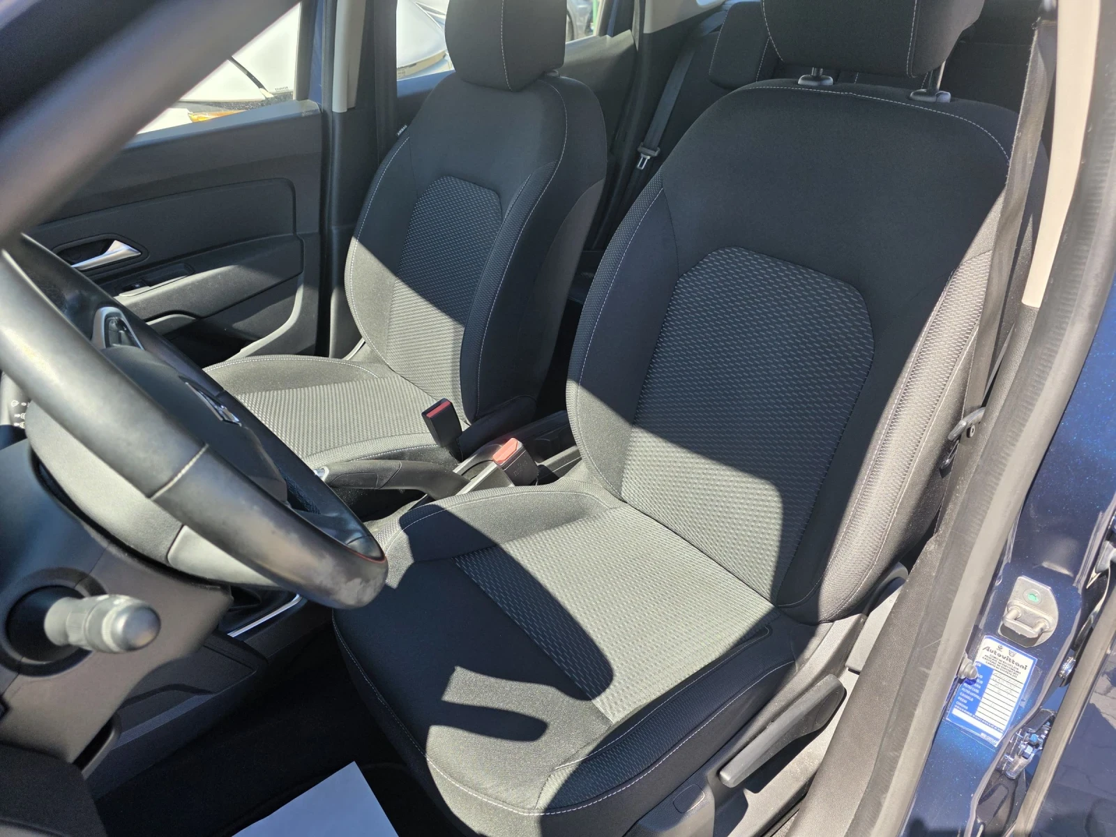 Dacia Duster 1.6i EURO 6C Лизинг, снимка 11 - Автомобили и джипове - 54109613