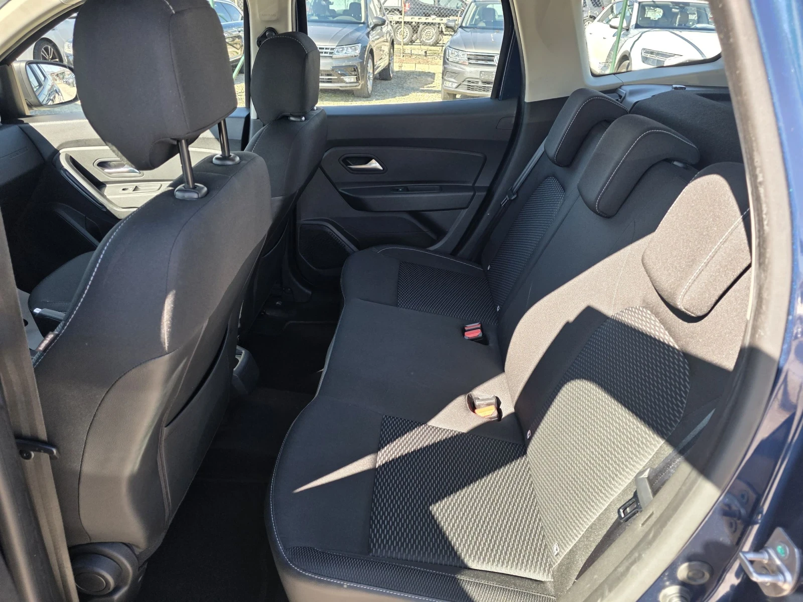 Dacia Duster 1.6i EURO 6C Лизинг, снимка 12 - Автомобили и джипове - 54109613