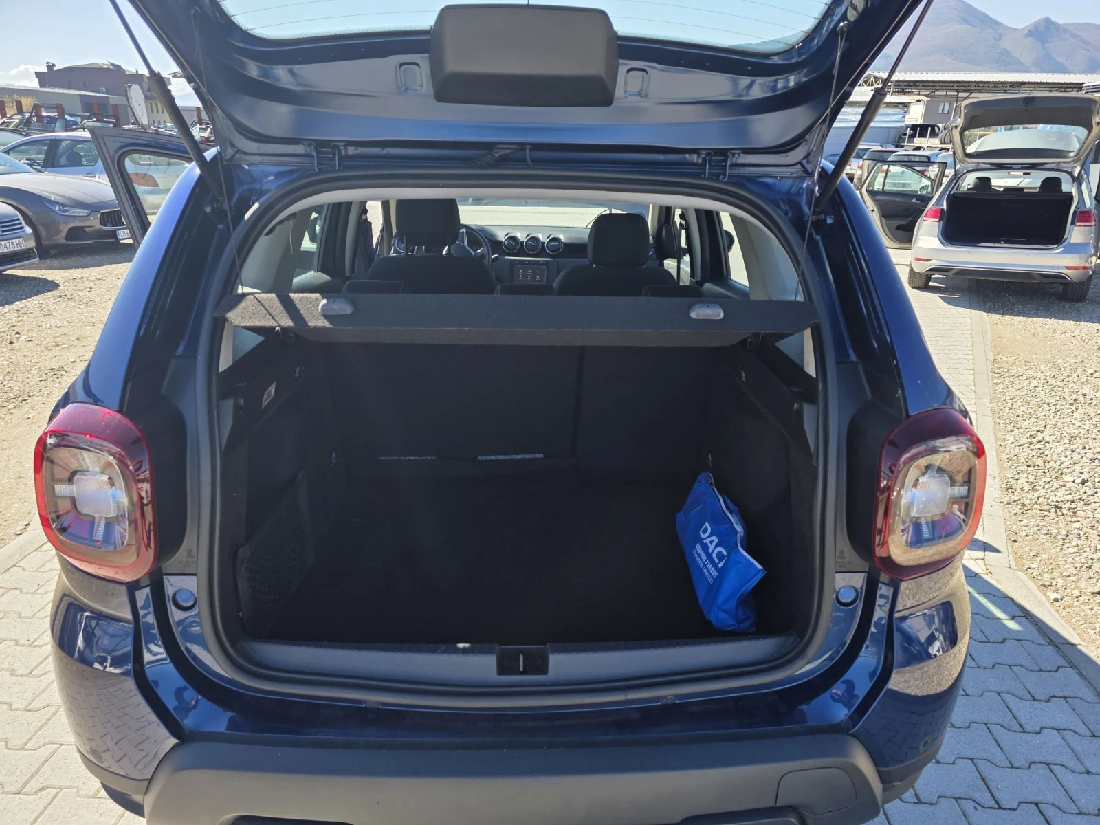 Dacia Duster 1.6i EURO 6C Лизинг, снимка 16 - Автомобили и джипове - 54109613