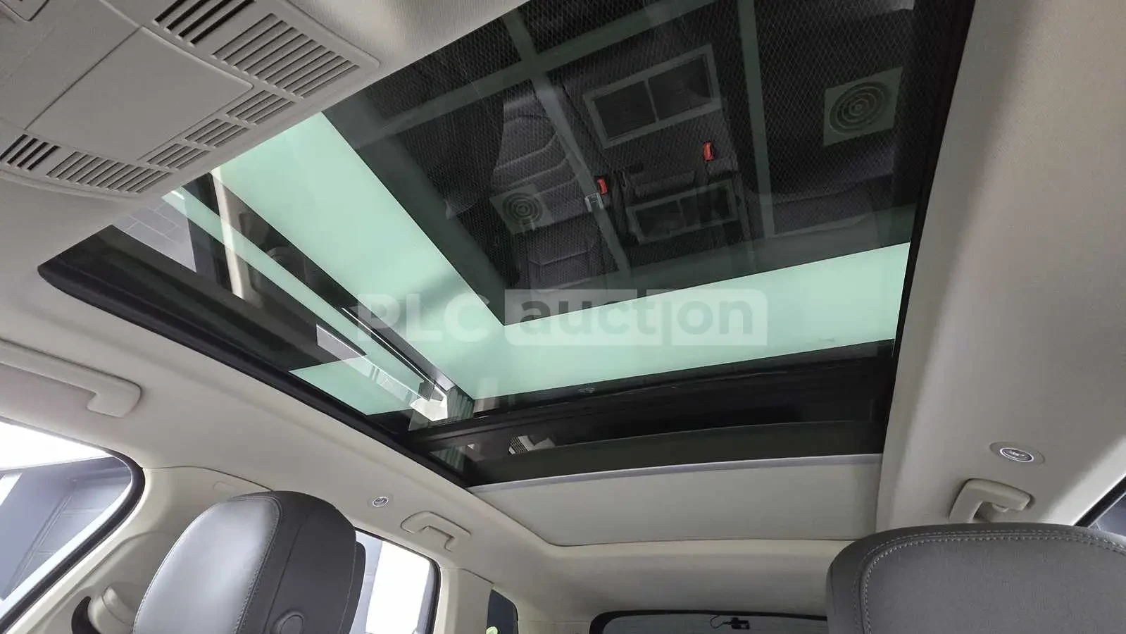 VW Touareg 3.0 TDI 4X4 | DIGITAL| PANO| DIST| CAM | ТЕХНОТЕСТ, снимка 12 - Автомобили и джипове - 54518199