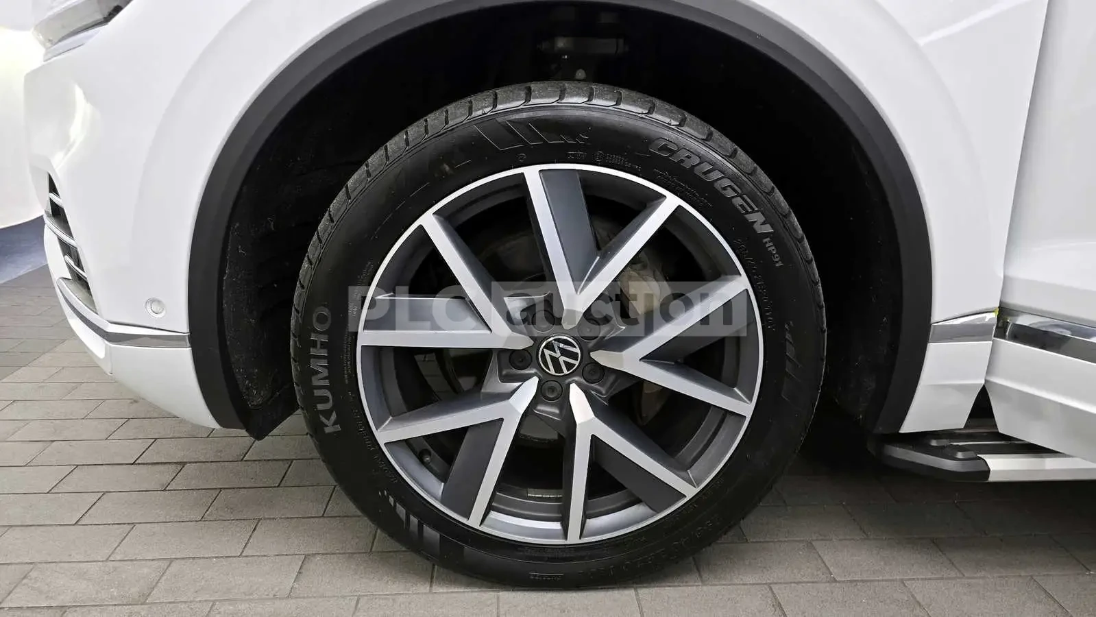 VW Touareg 3.0 TDI 4X4 | DIGITAL| PANO| DIST| CAM | ТЕХНОТЕСТ, снимка 17 - Автомобили и джипове - 54518199