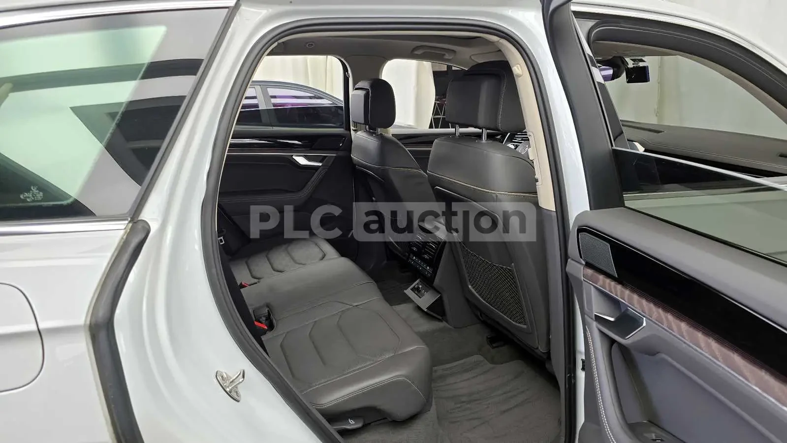 VW Touareg 3.0 TDI 4X4 | DIGITAL| PANO| DIST| CAM | ТЕХНОТЕСТ, снимка 10 - Автомобили и джипове - 54518199