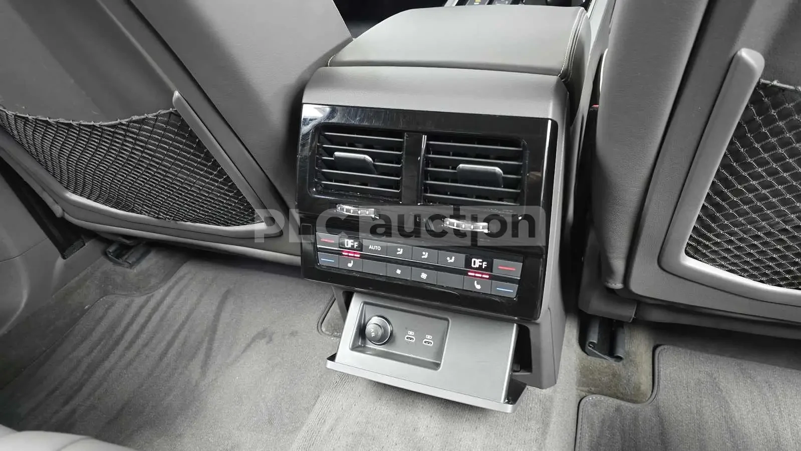 VW Touareg 3.0 TDI 4X4 | DIGITAL| PANO| DIST| CAM | ТЕХНОТЕСТ, снимка 13 - Автомобили и джипове - 54518199