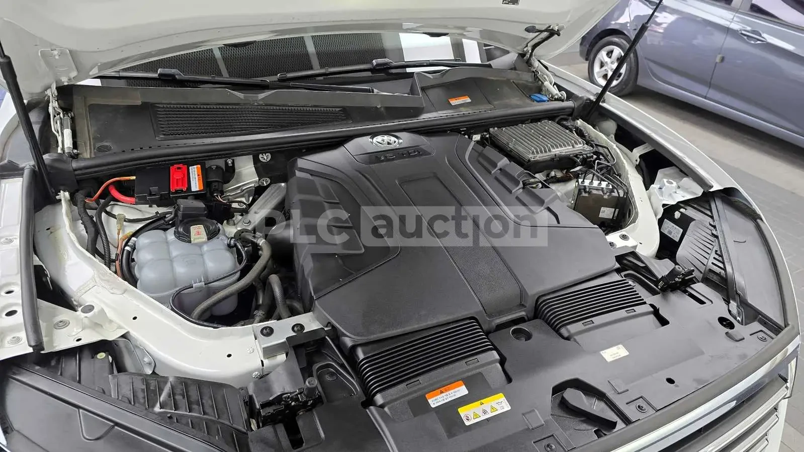 VW Touareg 3.0 TDI 4X4 | DIGITAL| PANO| DIST| CAM | ТЕХНОТЕСТ, снимка 16 - Автомобили и джипове - 54518199