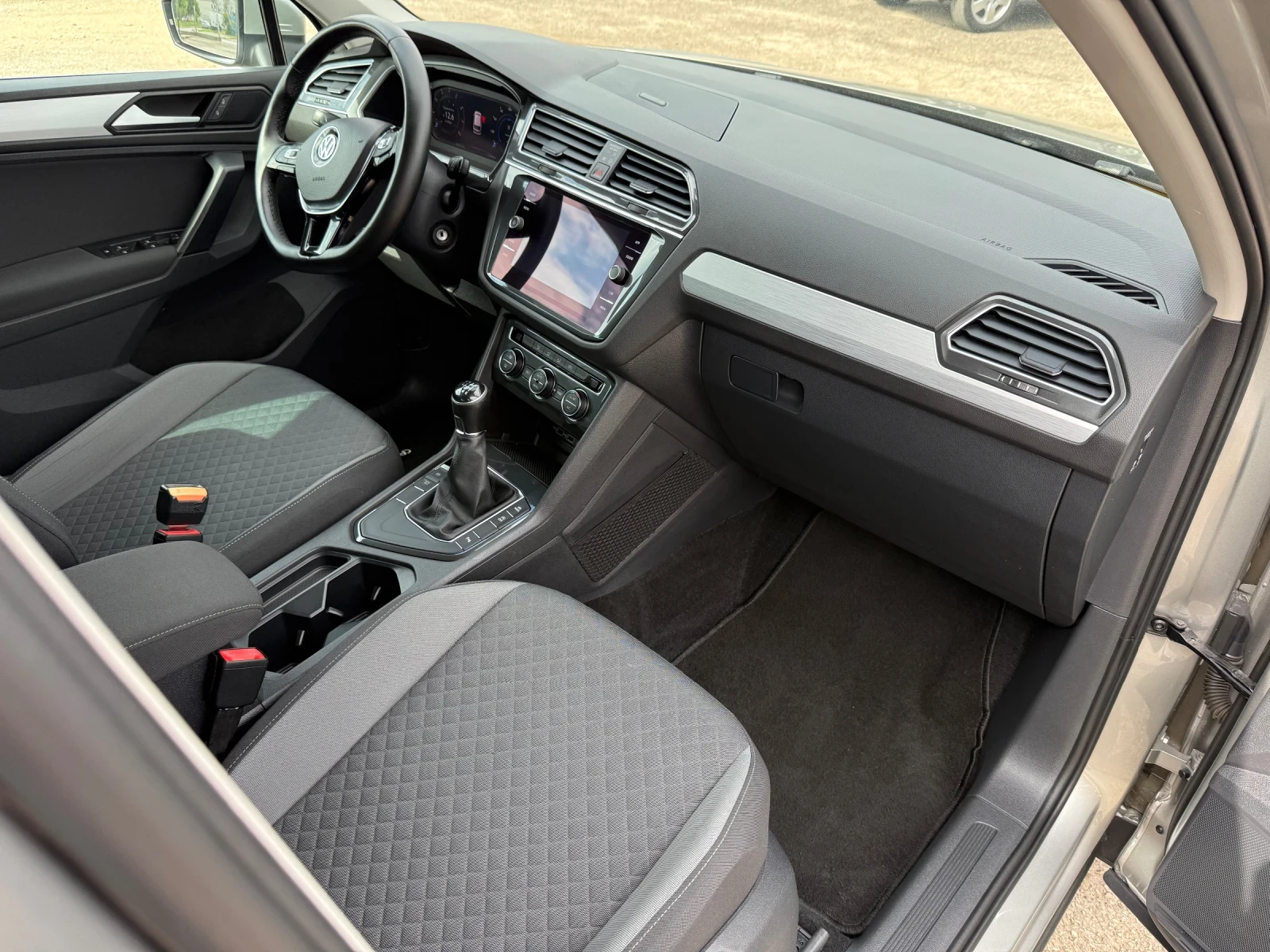 VW Tiguan R LINE DIGITAL 113250km, снимка 8 - Автомобили и джипове - 54735105