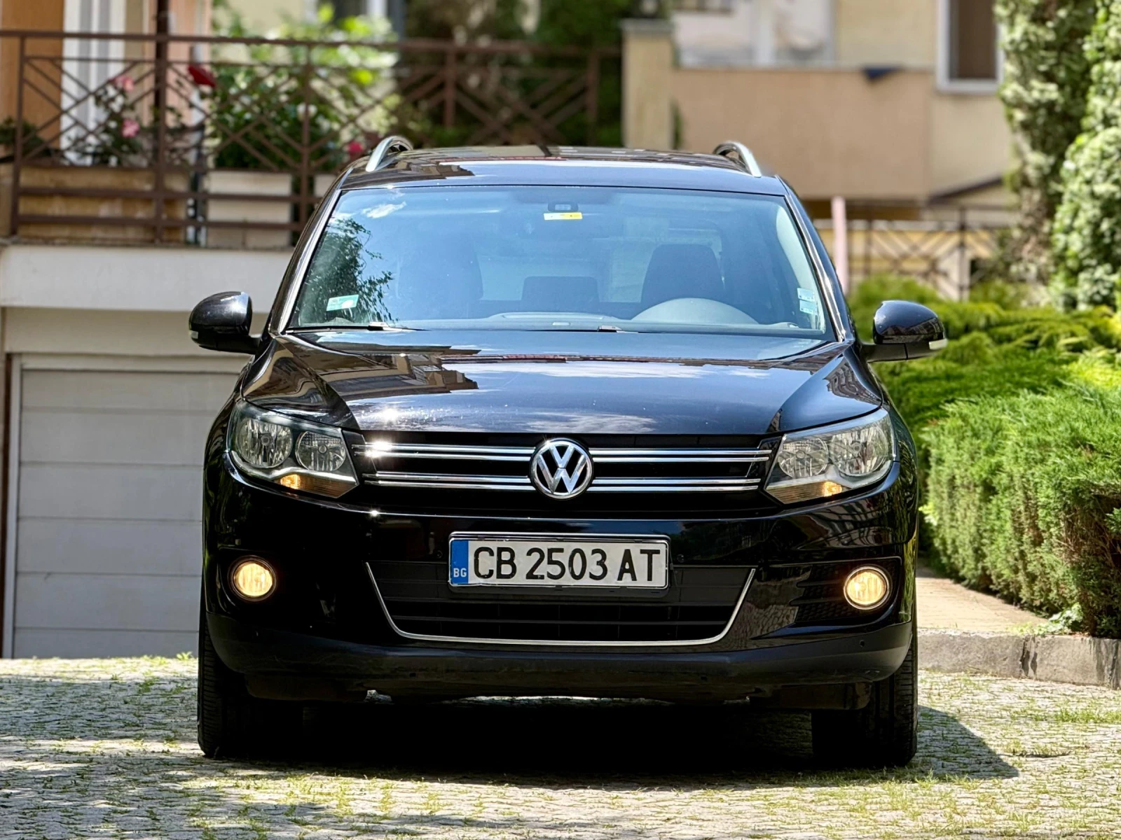VW Tiguan 2.0TDI-4Motion / СЕРВИЗНА ИСТОРИЯ / 2Х Гуми , снимка 2 - Автомобили и джипове - 54835311