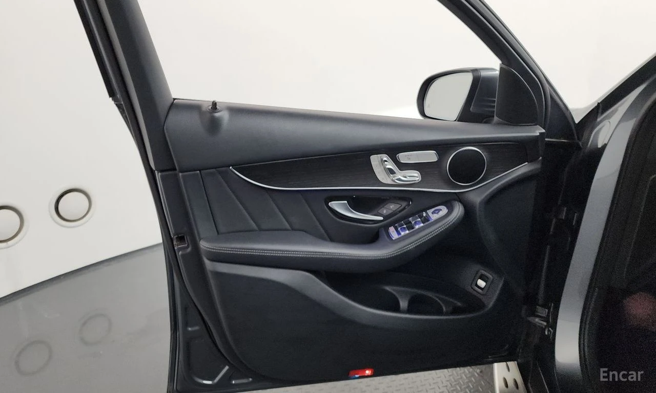 Mercedes-Benz GLC 300 COUPE* AMG* LINE* LANE* ASSIST* ХЕДЪП* 360КАМЕРА* , снимка 6 - Автомобили и джипове - 55262144