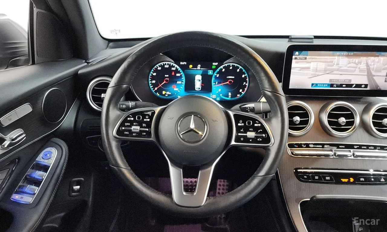 Mercedes-Benz GLC 300 COUPE* AMG* LINE* LANE* ASSIST* ХЕДЪП* 360КАМЕРА* , снимка 8 - Автомобили и джипове - 55262144