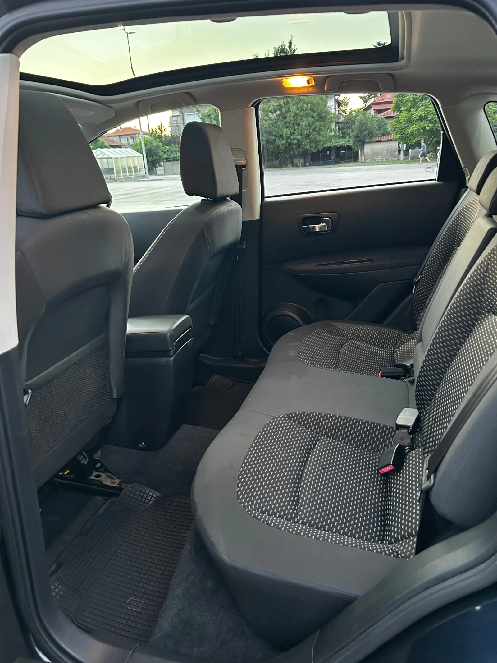 Nissan Qashqai, снимка 9 - Автомобили и джипове - 55970477